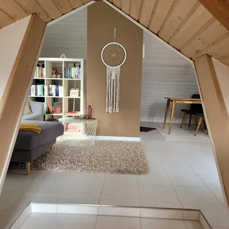 Zentrale Dachwohnung In Sha Apartment