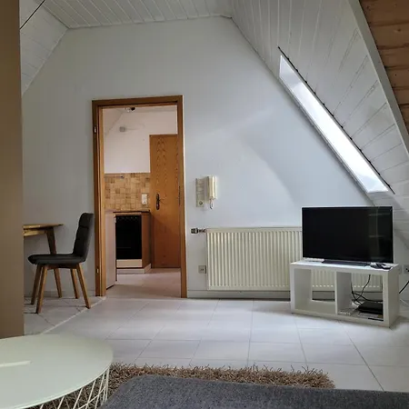 Zentrale Dachwohnung In Sha Apartment