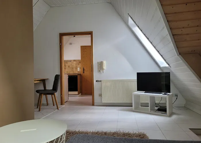 Zentrale Dachwohnung In Sha Апартаменты